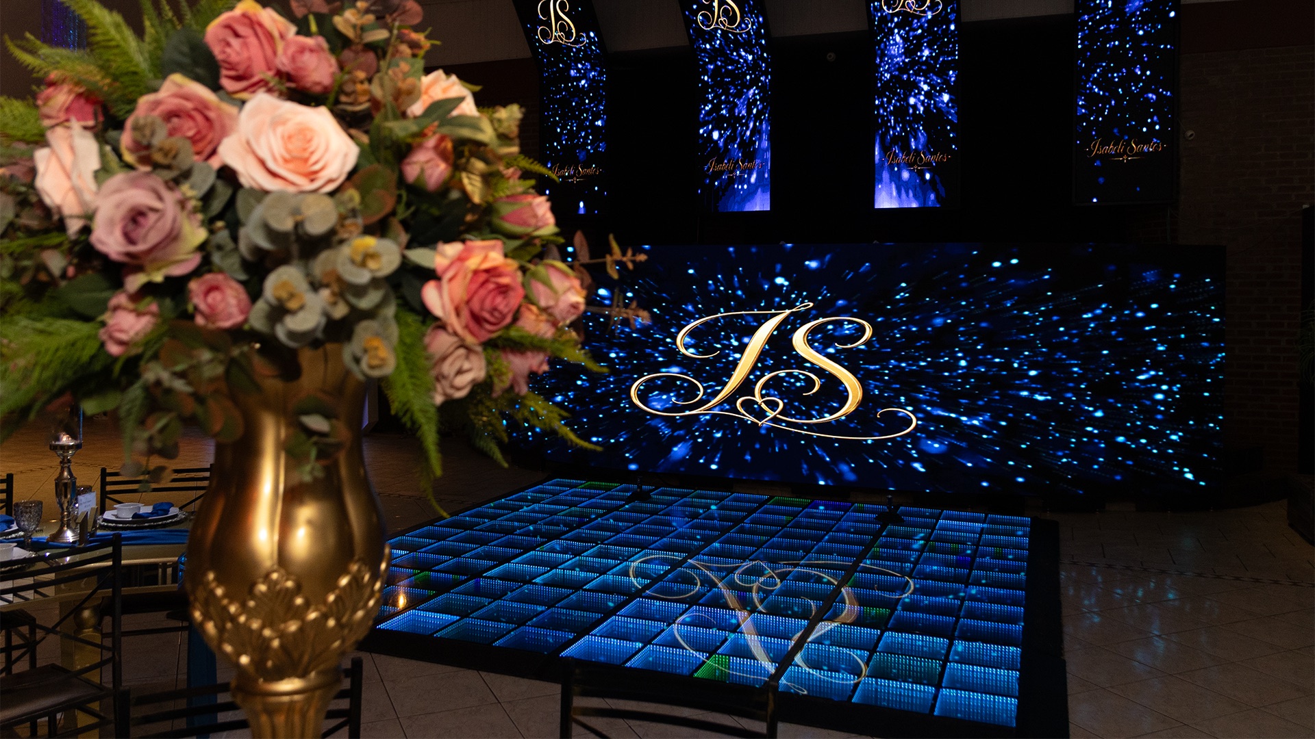 Pista iluminada e decoração do Ello Eventos